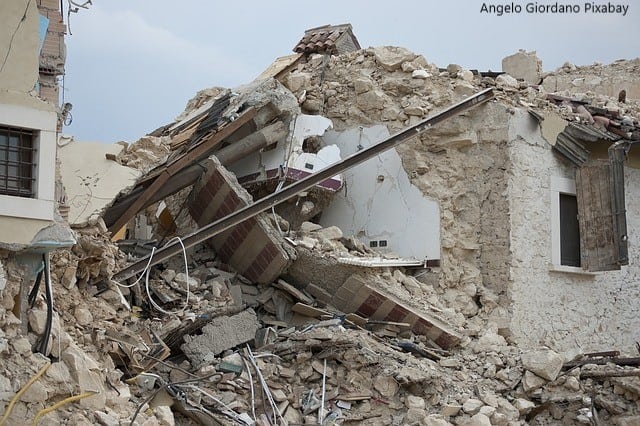 A photo of a colapsed building caused be earthquake